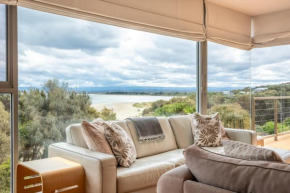 Sea View ~ ultimate beachside retreat!